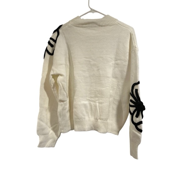 Flower Embroidery Mock Neck Long Sleeve Sweater White & Black Large Acrylic NEW - Picture 3 of 15
